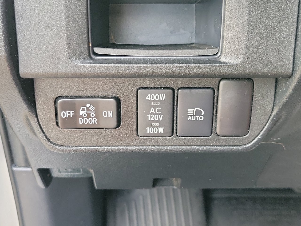 Used 2019 Toyota Tacoma TRD Off-Road w/ Technology Package AWD/4WD image 28