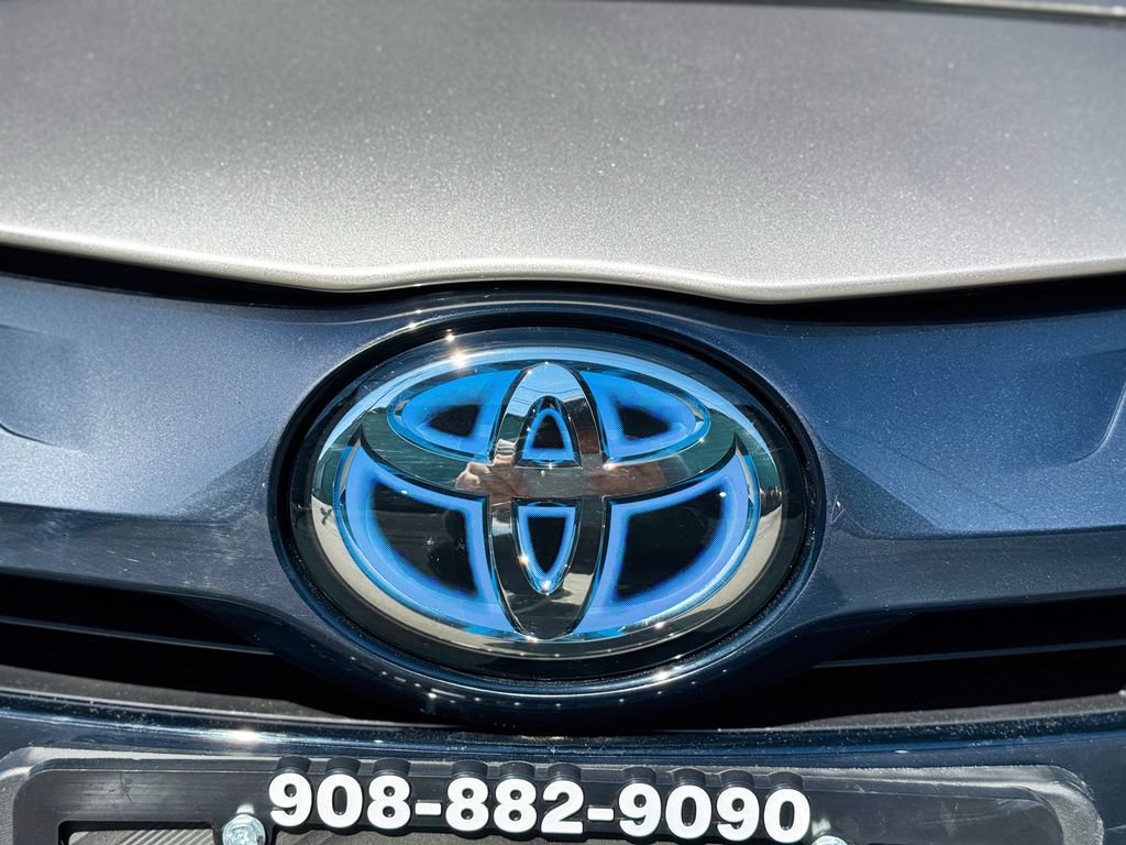 Used 2017 Toyota Prius Prime Premium w/ Preferred Accessory Package FWD image 9
