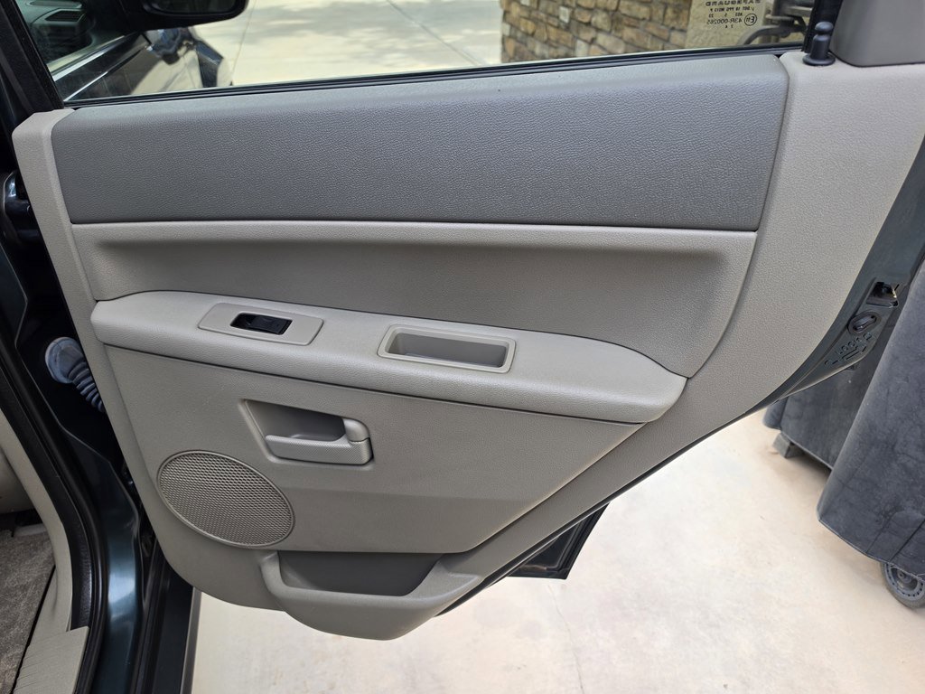Used 2005 Jeep Grand Cherokee Laredo RWD image 31