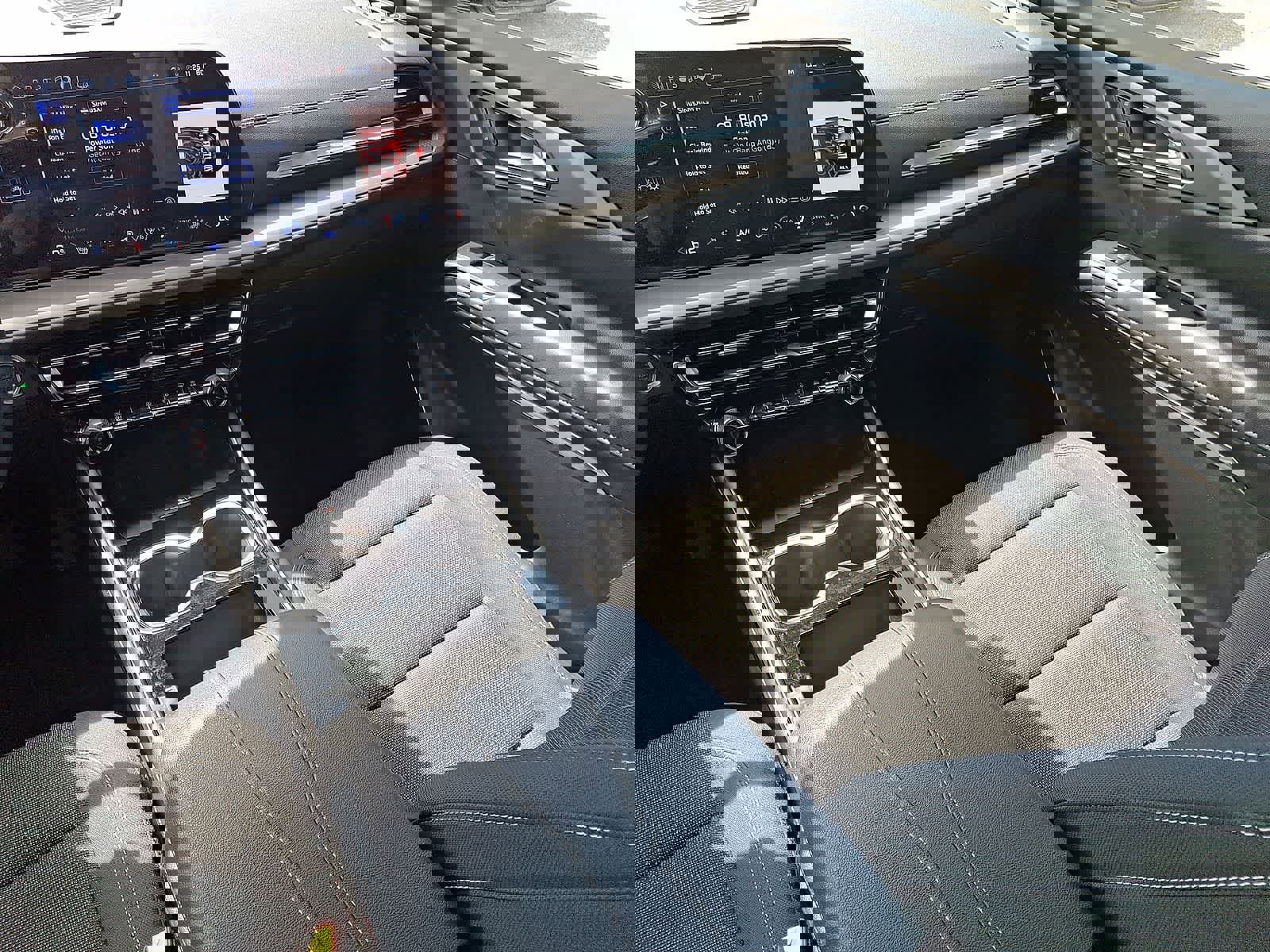 Used 2025 Chevrolet Traverse LT w/ Enhanced Driving Package image 12