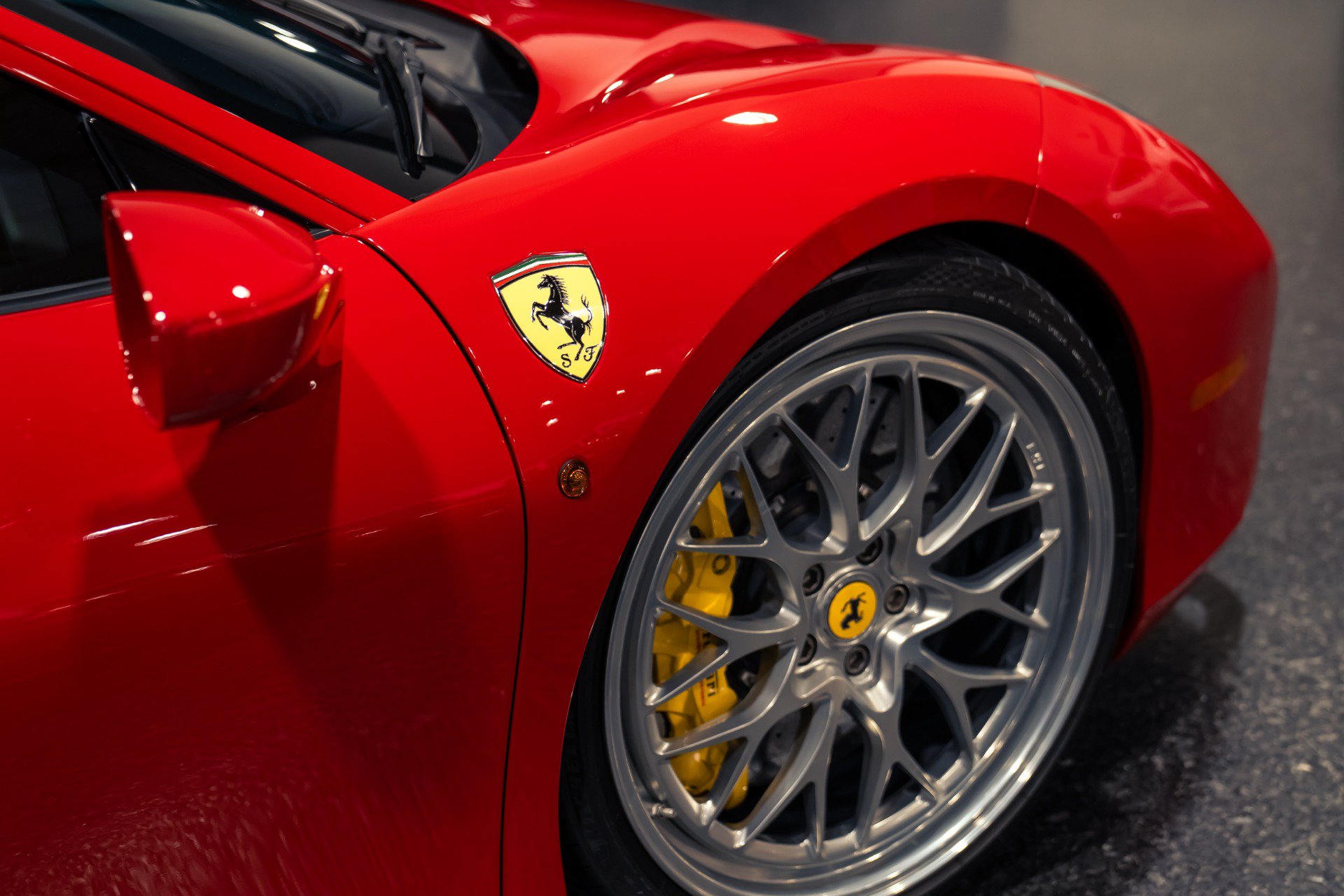Used 2018 Ferrari 488 GTB RWD image 14
