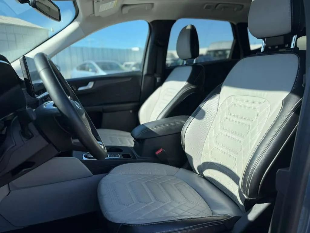 Used 2023 Ford Escape SE w/ PHEV Premium Package image 16