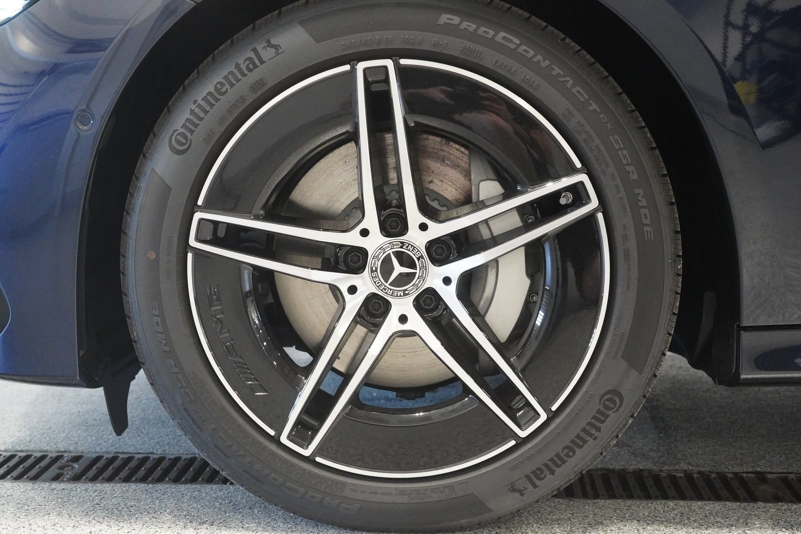 New 2027 Mercedes-Benz E 350 4MATIC Sedan image 11