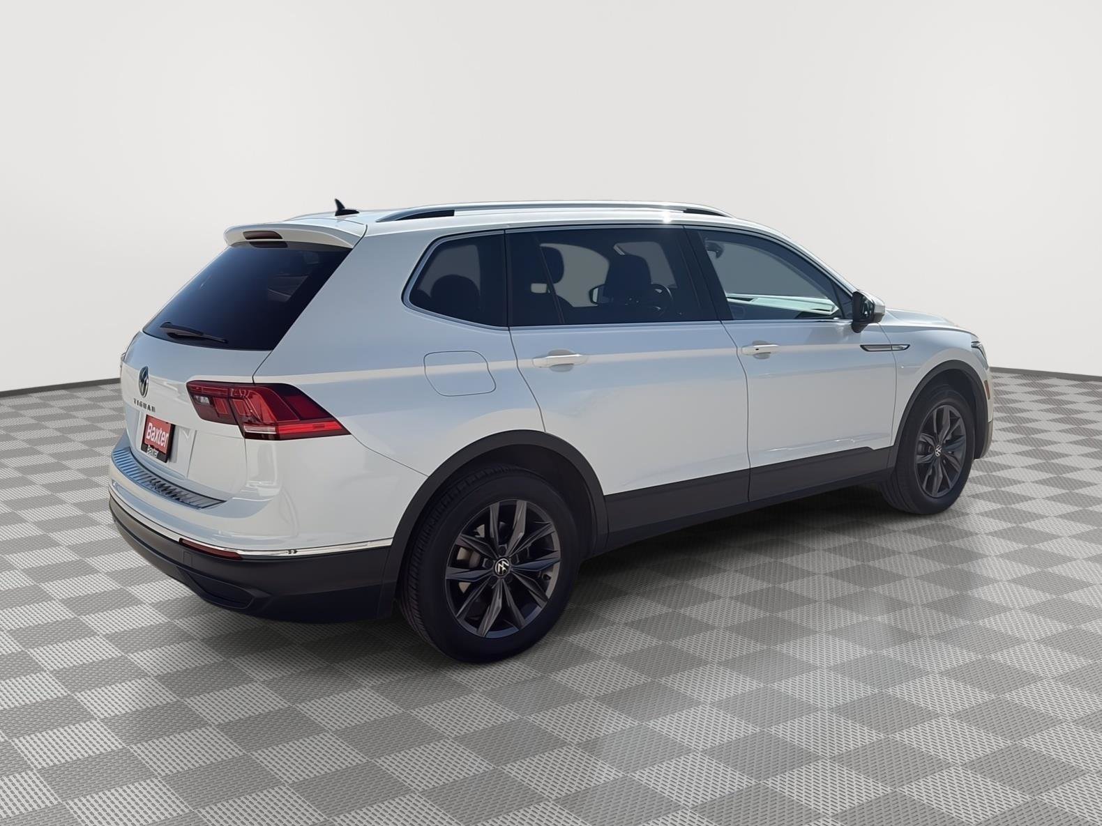 Used 2023 Volkswagen Tiguan SE image 12