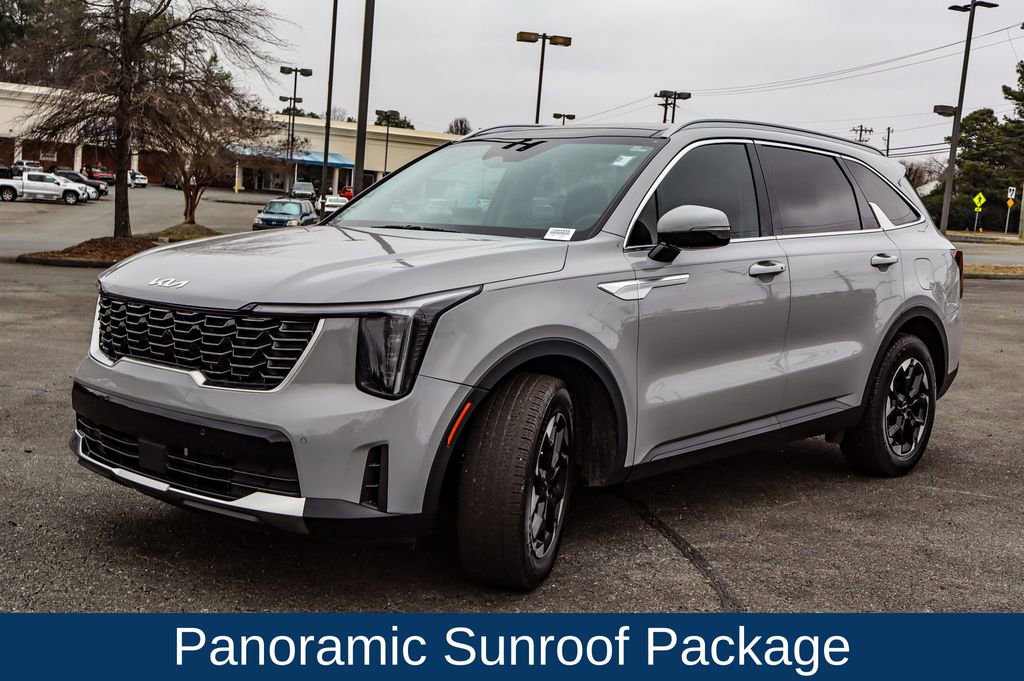 Used 2025 Kia Sorento S w/ Panoramic Sunroof Package image 3