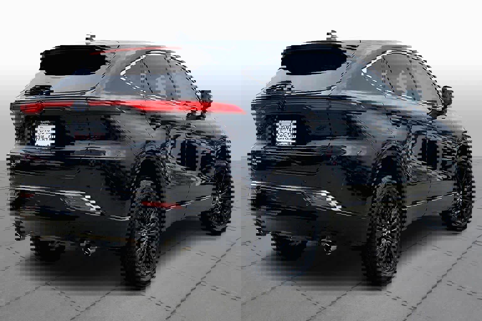 Used 2024 Toyota Venza Nightshade image 15