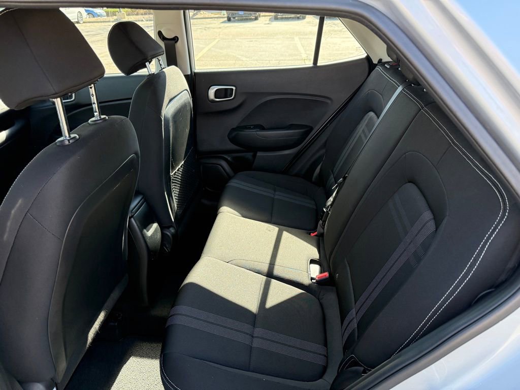 Used 2021 Hyundai Venue SEL FWD image 15