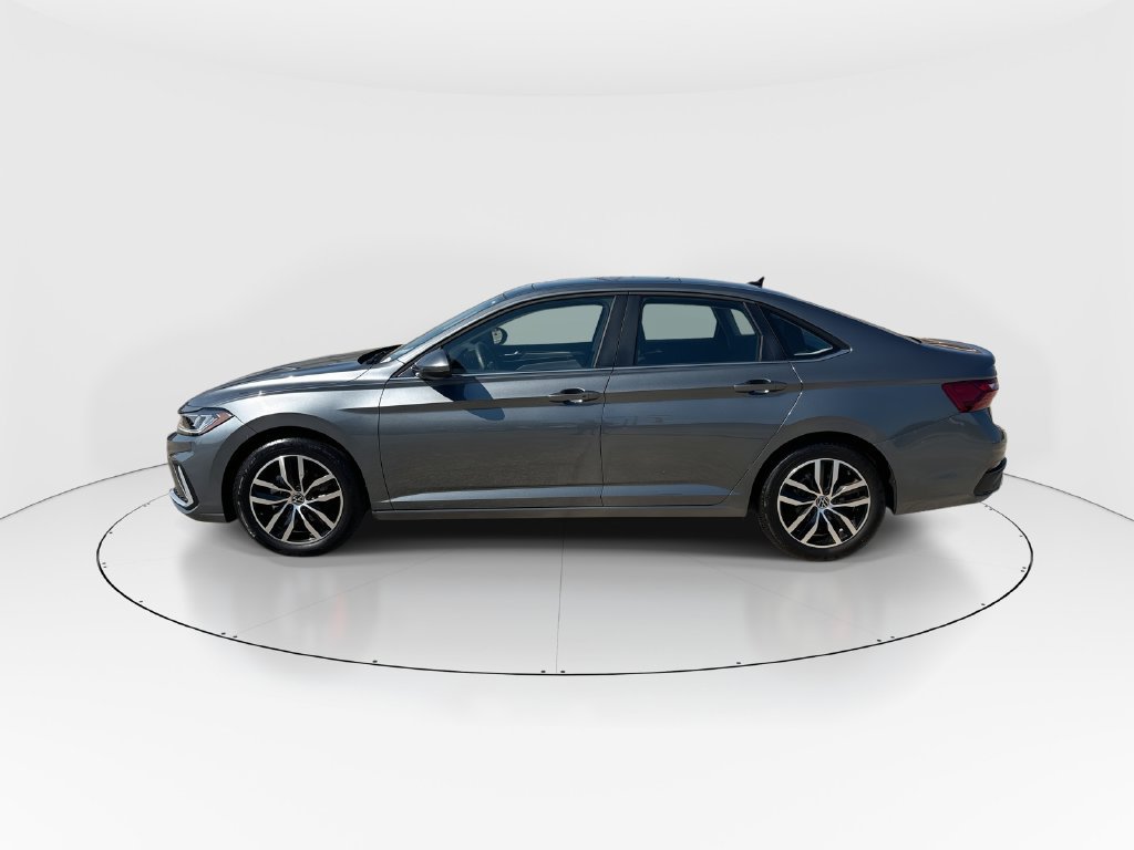 Used 2025 Volkswagen Jetta SE w/ Sunroof Package FWD image 5