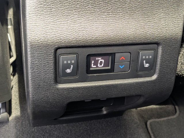 Used 2025 Mitsubishi Outlander SEL AWD/4WD image 19