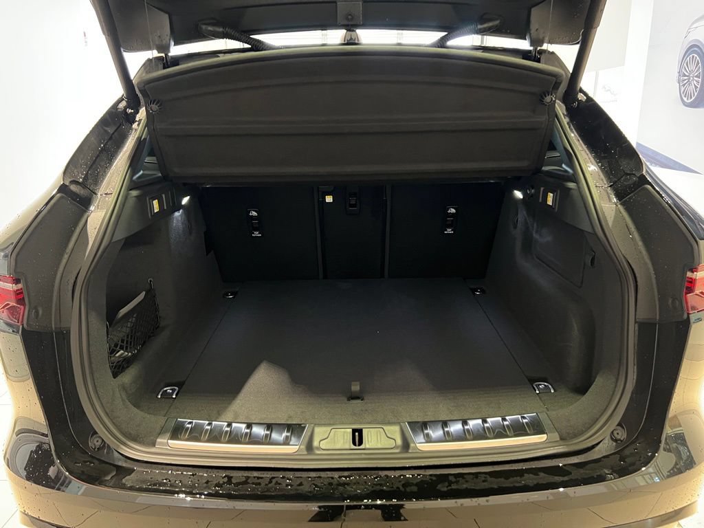 New 2025 Jaguar F-PACE R-Dynamic S AWD/4WD image 10