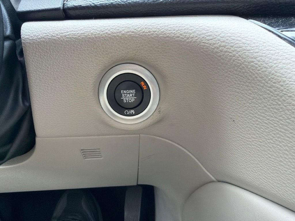 Used 2024 Chrysler Pacifica Limited FWD image 27