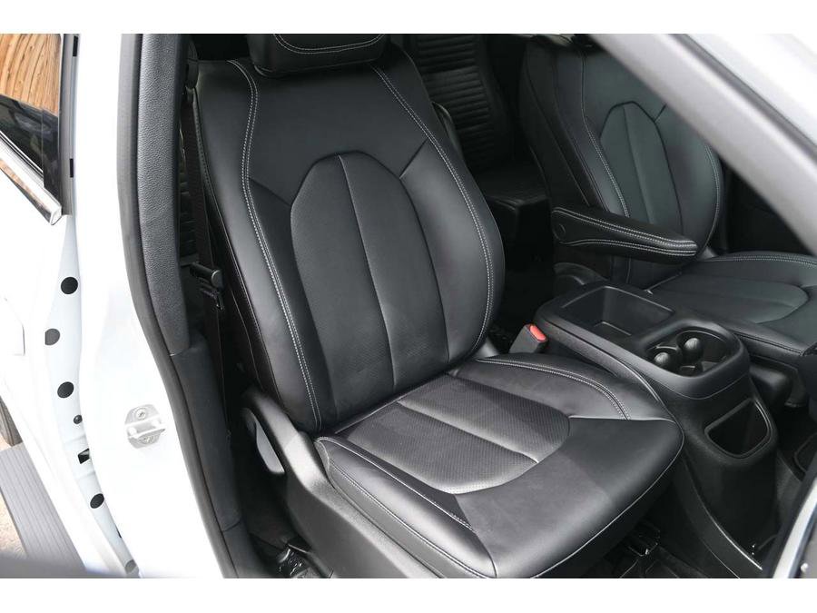 New 2025 Chrysler Voyager LX image 16