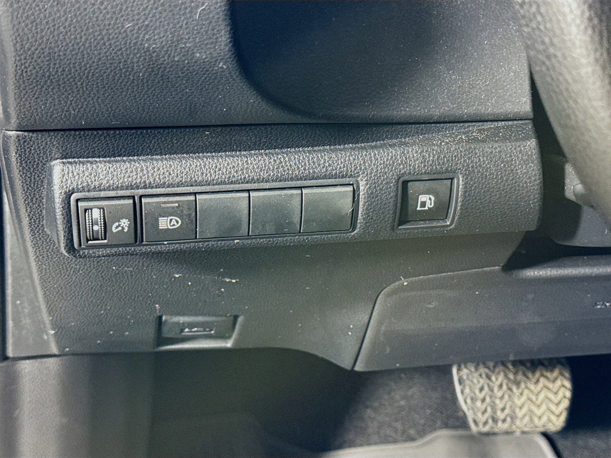 Certified 2025 Toyota Corolla LE image 10