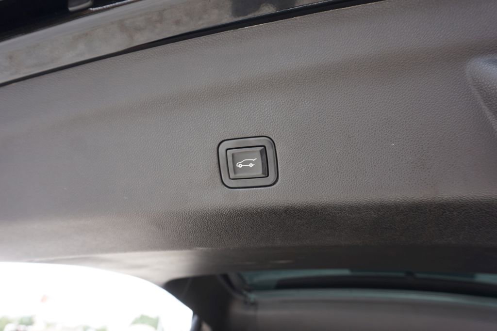 Used 2021 GMC Yukon Denali w/ Denali Premium Package image 29
