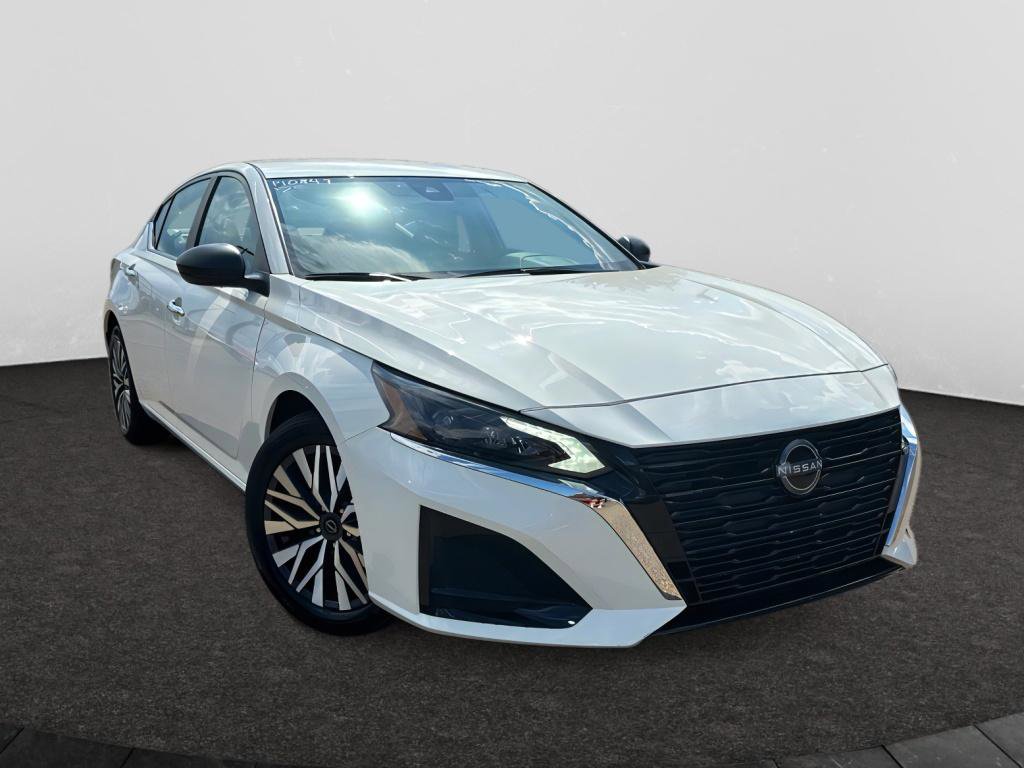 Used 2025 Nissan Altima 2.5 SV image 1