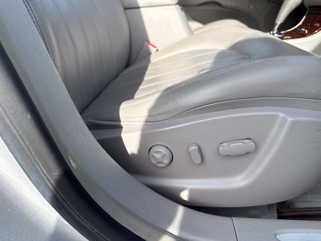 Used 2011 Buick Lucerne CXL FWD image 12