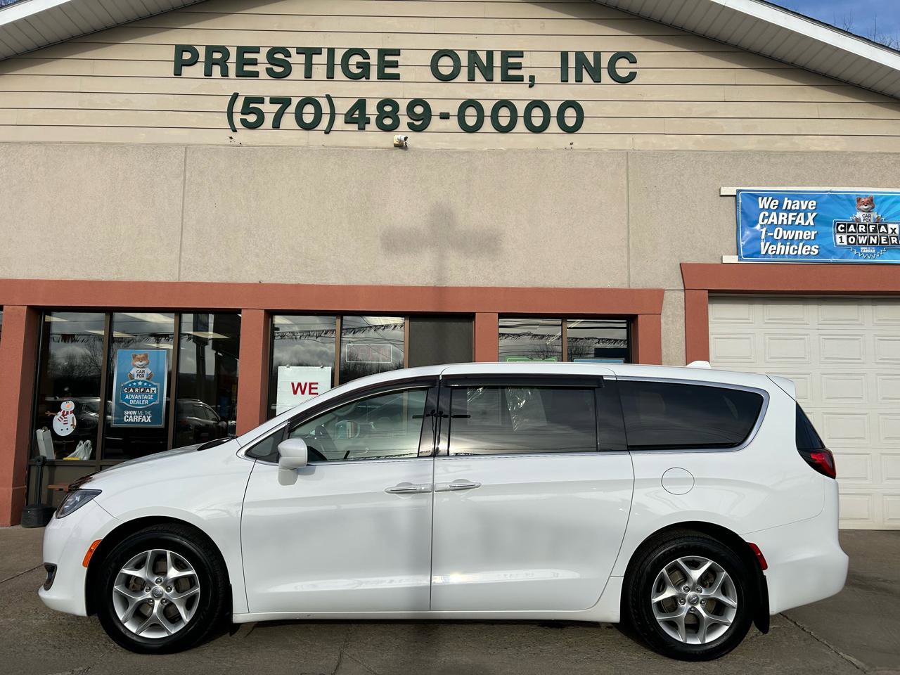 Used 2019 Chrysler Pacifica Touring Plus w/ Tire & Wheel Group image 3
