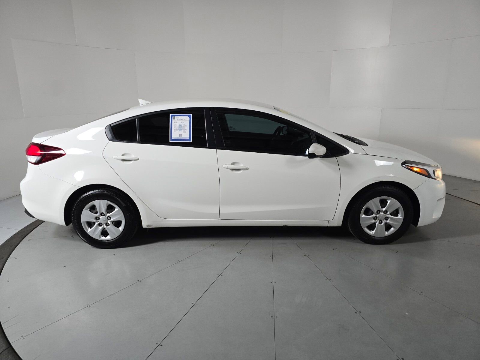 Used 2017 Kia Forte LX image 6