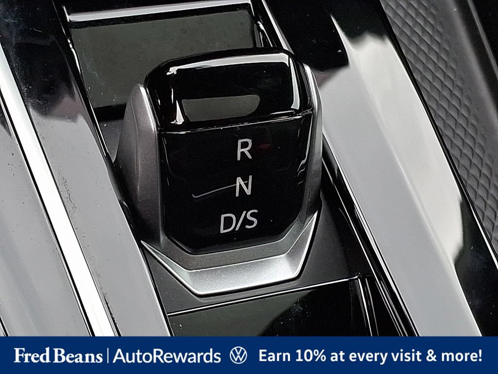 Certified 2025 Volkswagen GTI Autobahn FWD image 30