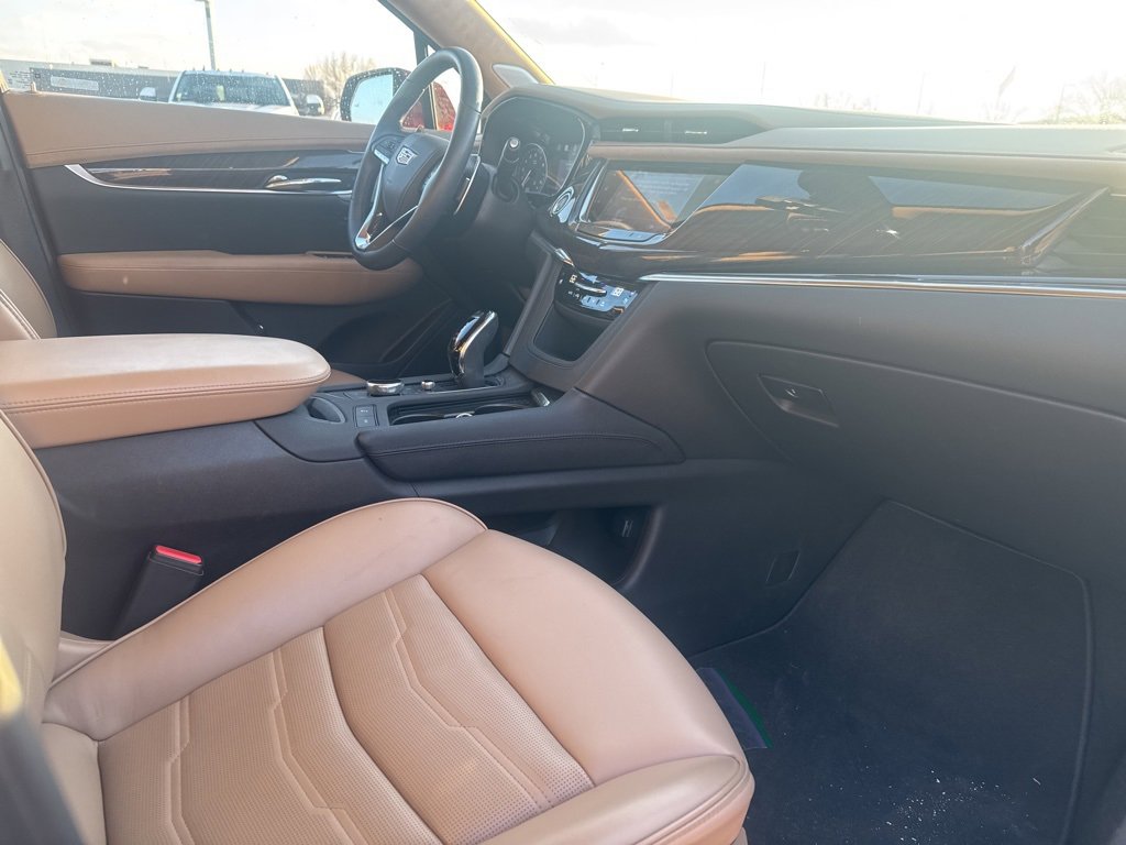 Certified 2023 Cadillac XT6 Sport w/ LPO, ONYX Package image 8
