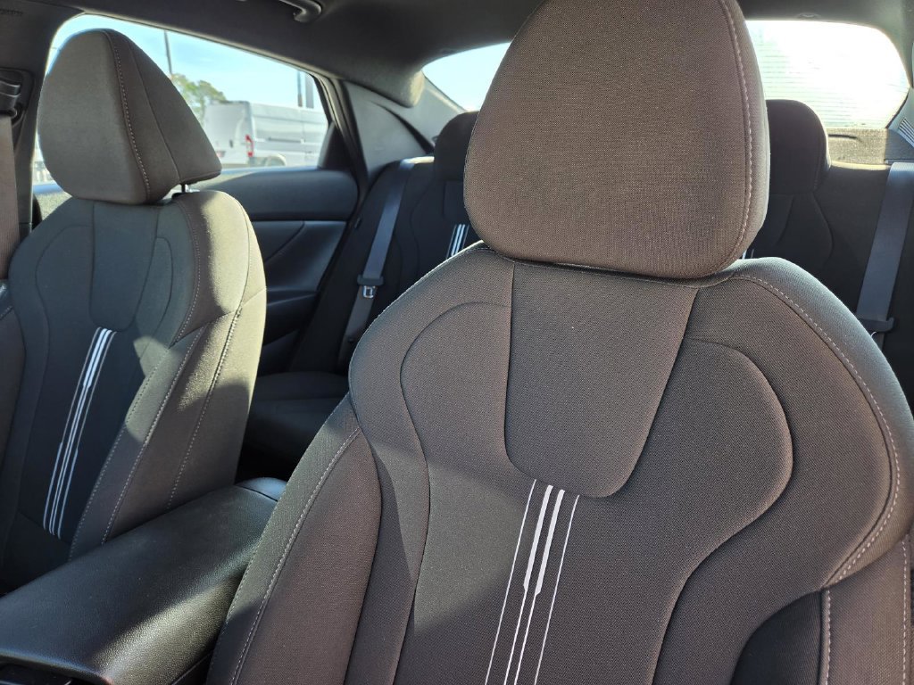 Used 2025 Hyundai Elantra Sport FWD image 13