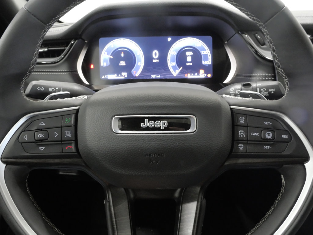 Used 2026 Jeep Grand Cherokee Altitude AWD/4WD image 17