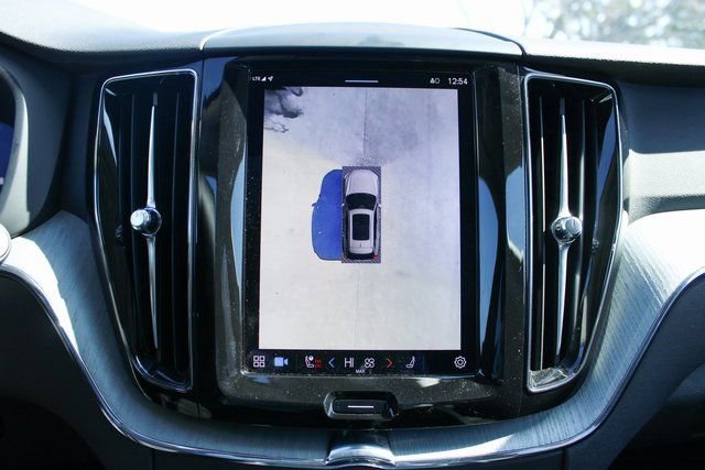Used 2025 Volvo XC60 B5 Plus image 22