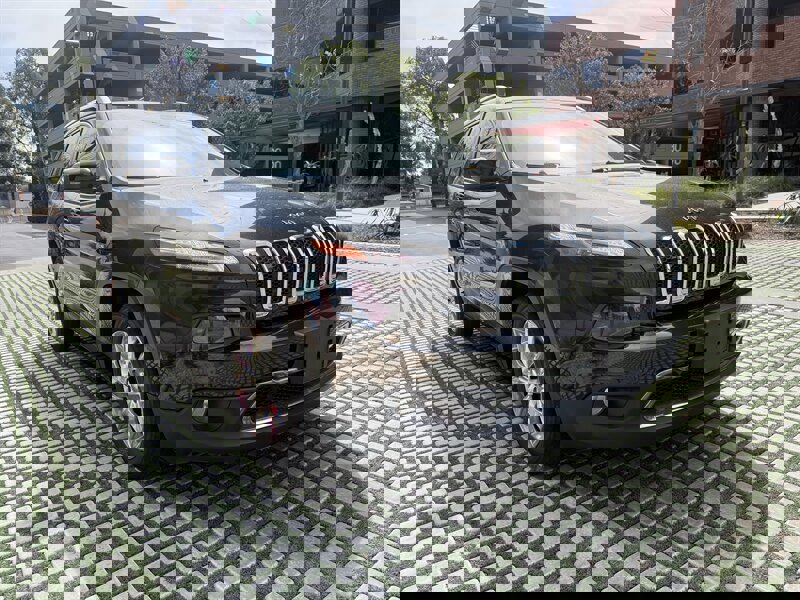 Used 2016 Jeep Cherokee Limited image 9