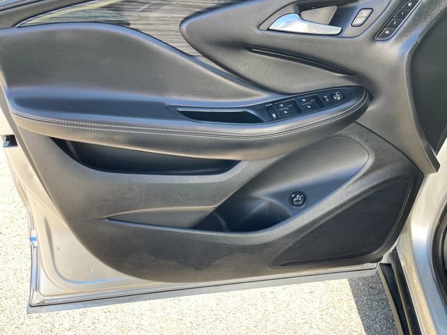 Used 2017 Buick Envision Essence image 10