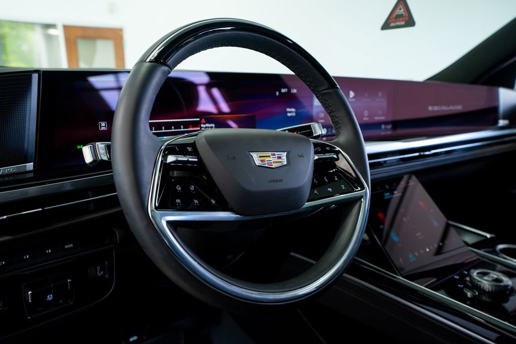 Used 2025 Cadillac Escalade ESV Sport w/ LPO, ONYX Package image 32