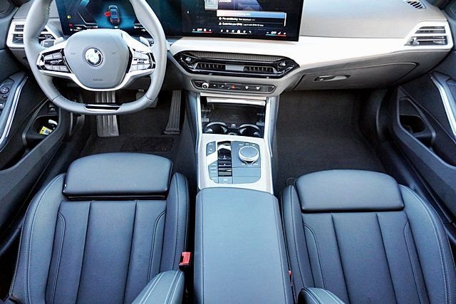 Used 2025 BMW 330i xDrive Sedan w/ Convenience Package image 21