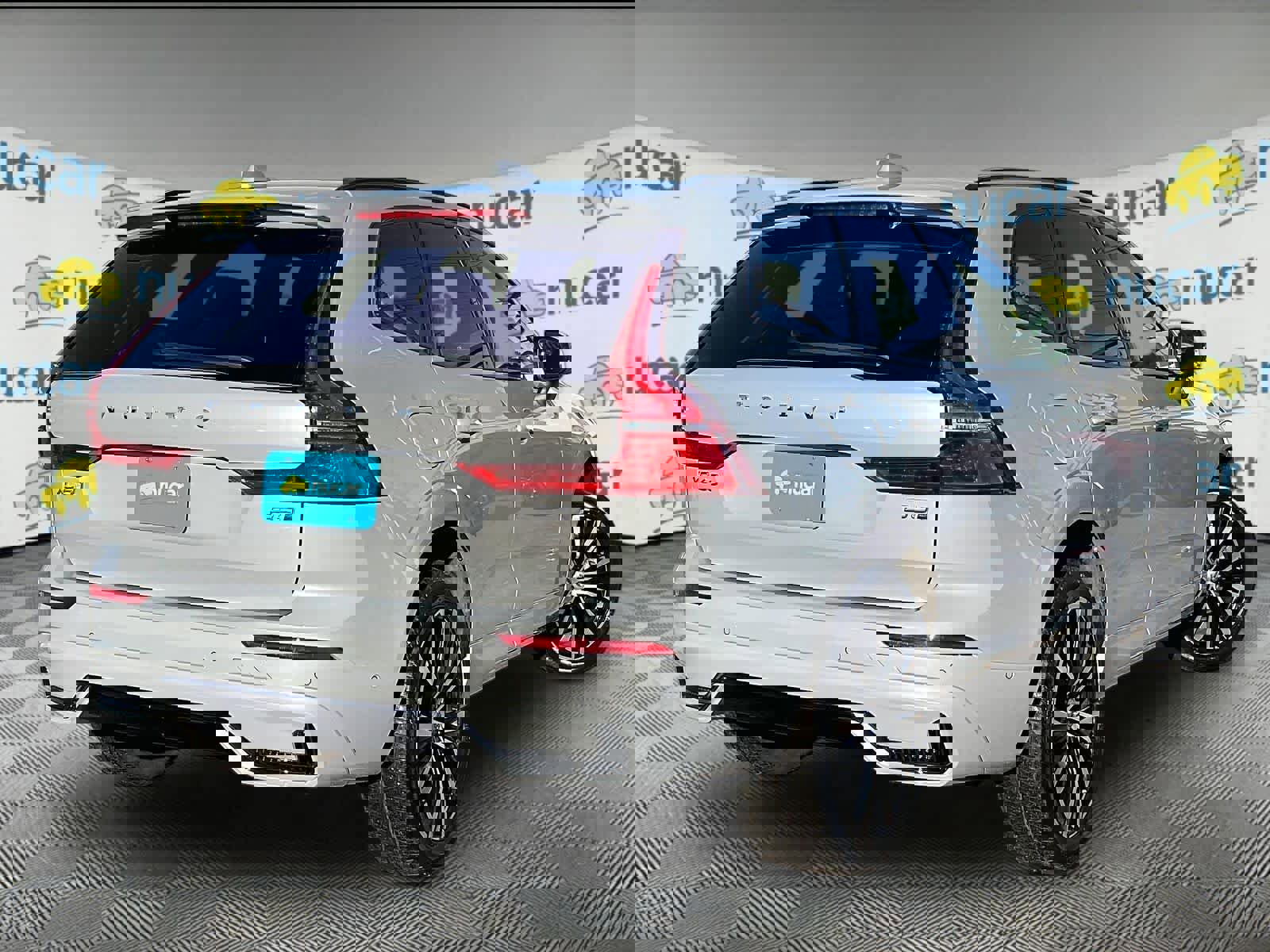 Used 2025 Volvo XC60 B5 Plus image 6