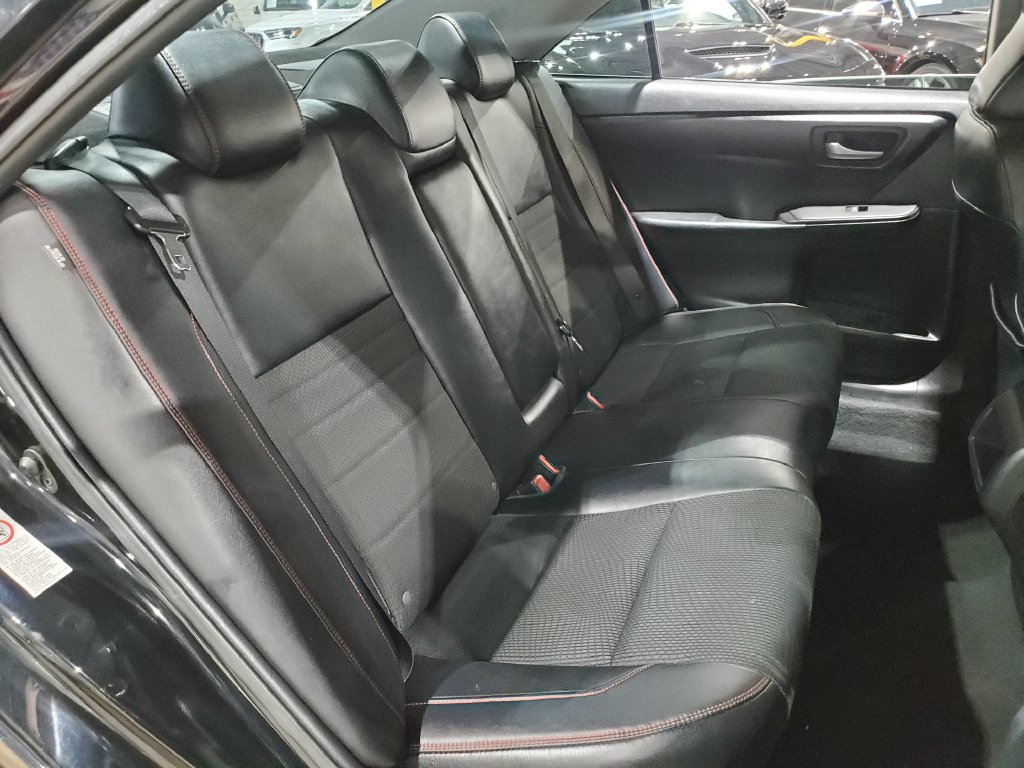 Used 2016 Toyota Camry SE FWD image 19