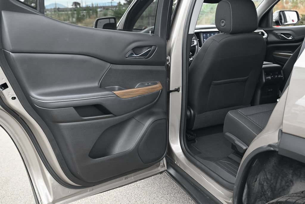 Used 2022 GMC Acadia SLE FWD image 39