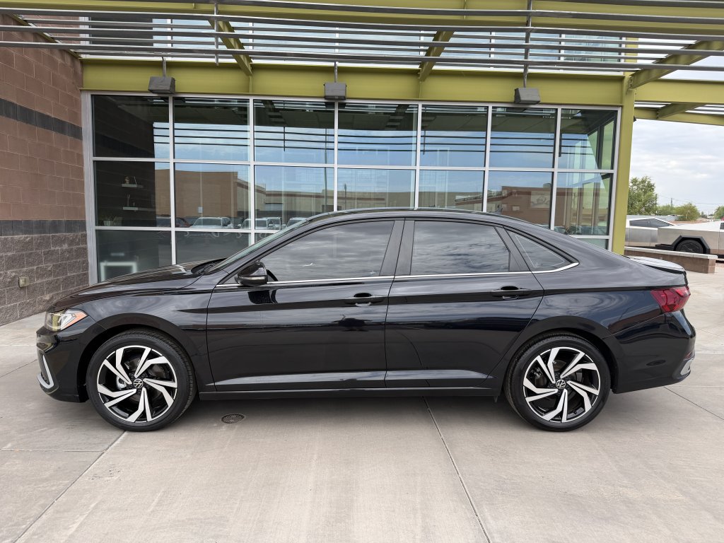 Used 2025 Volkswagen Jetta SEL FWD image 7