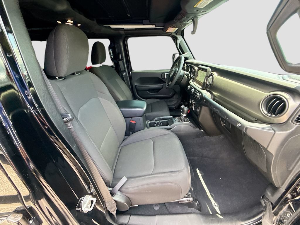 Used 2023 Jeep Wrangler Unlimited w/ Sun & Screen Package AWD/4WD image 33