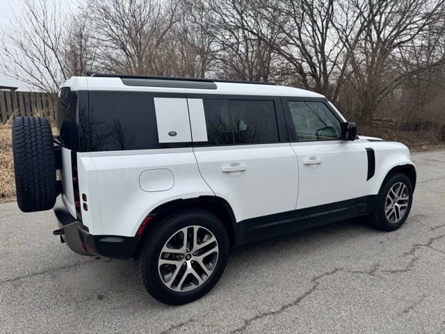 Used 2024 Land Rover Defender 110 X-Dynamic SE image 5