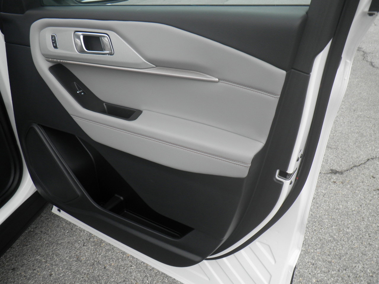 Certified 2025 Ford Explorer Active w/ Active Comfort Package image 26