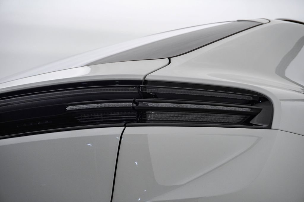 Certified 2025 Porsche Macan 4S Electric AWD/4WD image 12