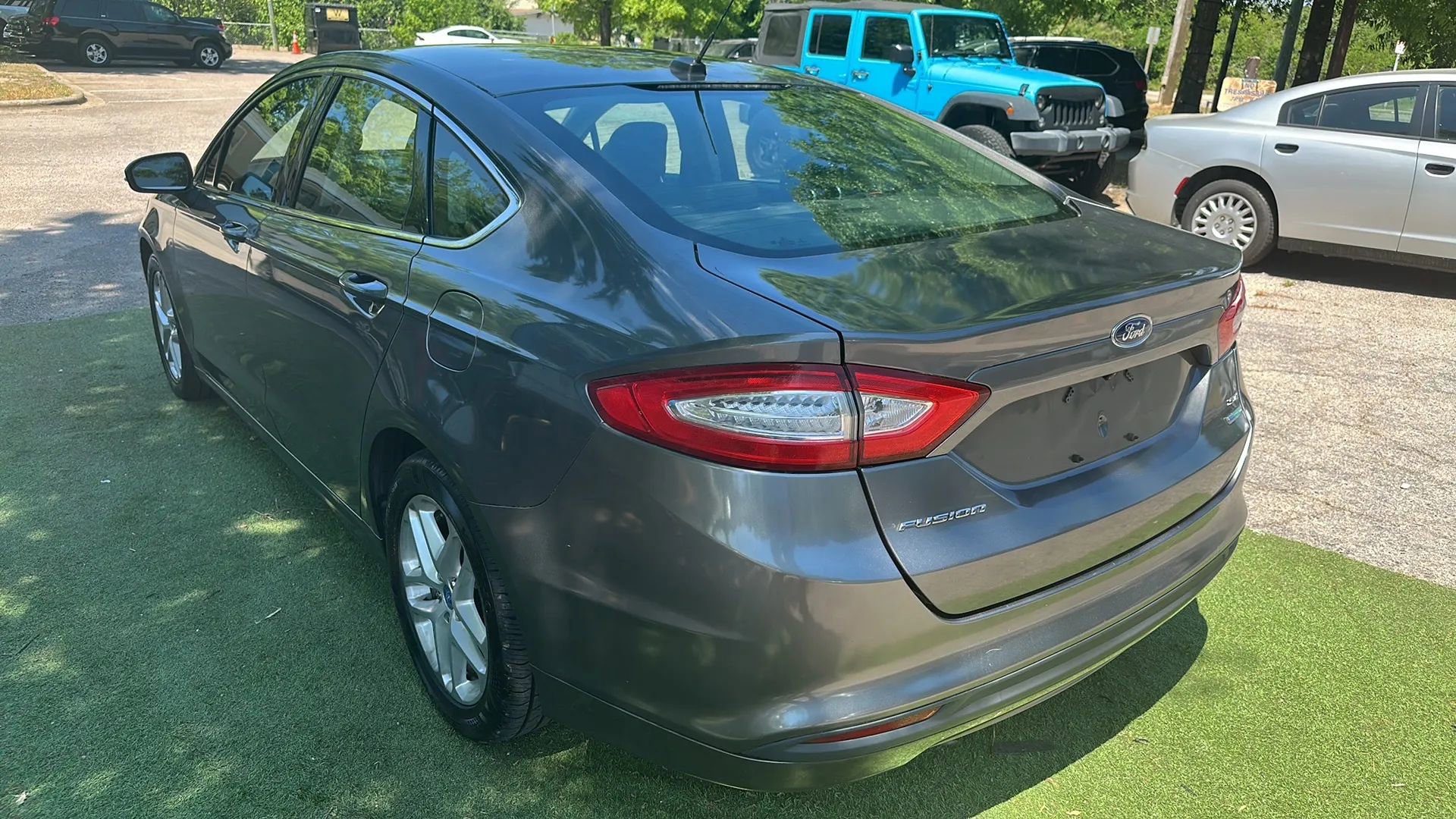 Used 2013 Ford Fusion SE FWD image 6