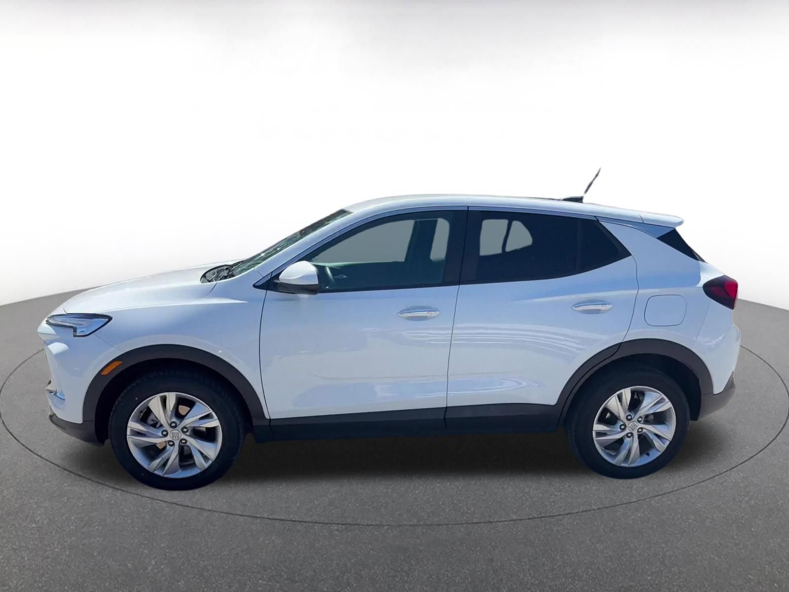 Used 2025 Buick Encore GX Preferred AWD/4WD image 9