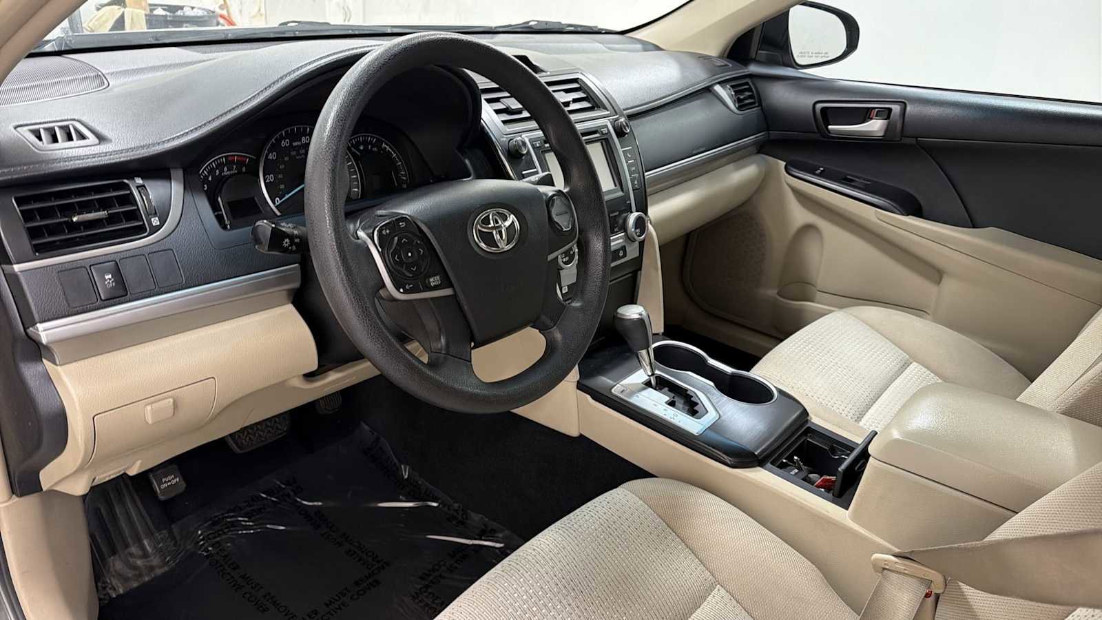 Used 2014 Toyota Camry LE FWD image 12