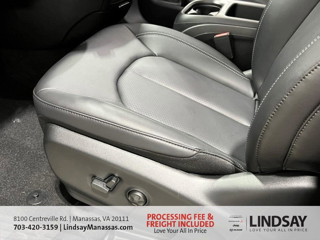 New 2026 Chrysler Voyager LX image 10