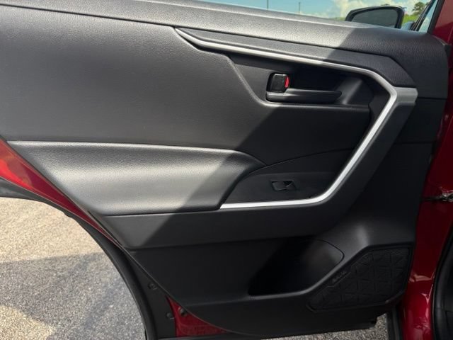 Used 2021 Toyota RAV4 LE FWD image 28