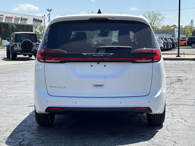 New 2027 Chrysler Pacifica Select FWD image 34
