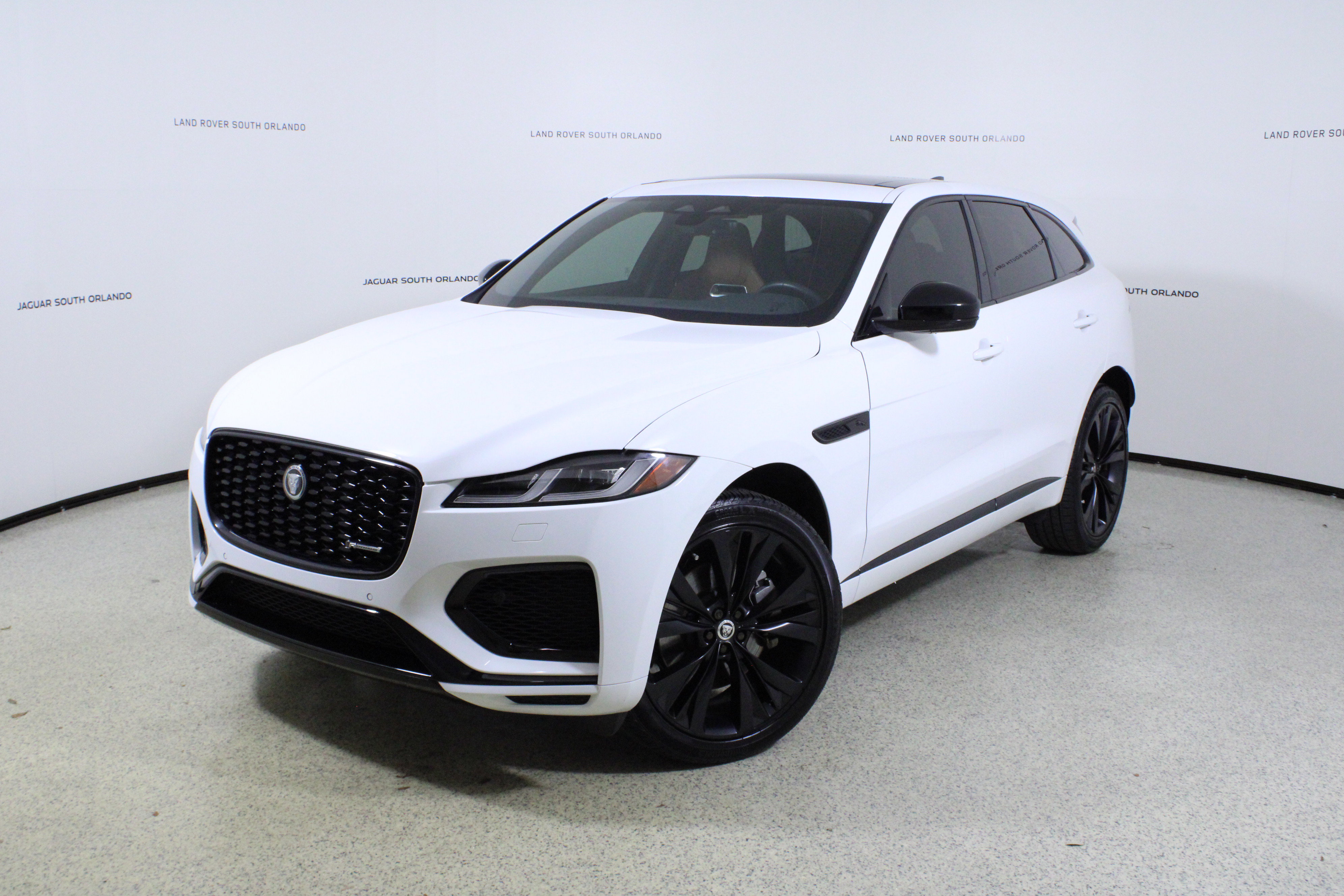 Certified 2025 Jaguar F-PACE R-Dynamic S AWD/4WD image 1