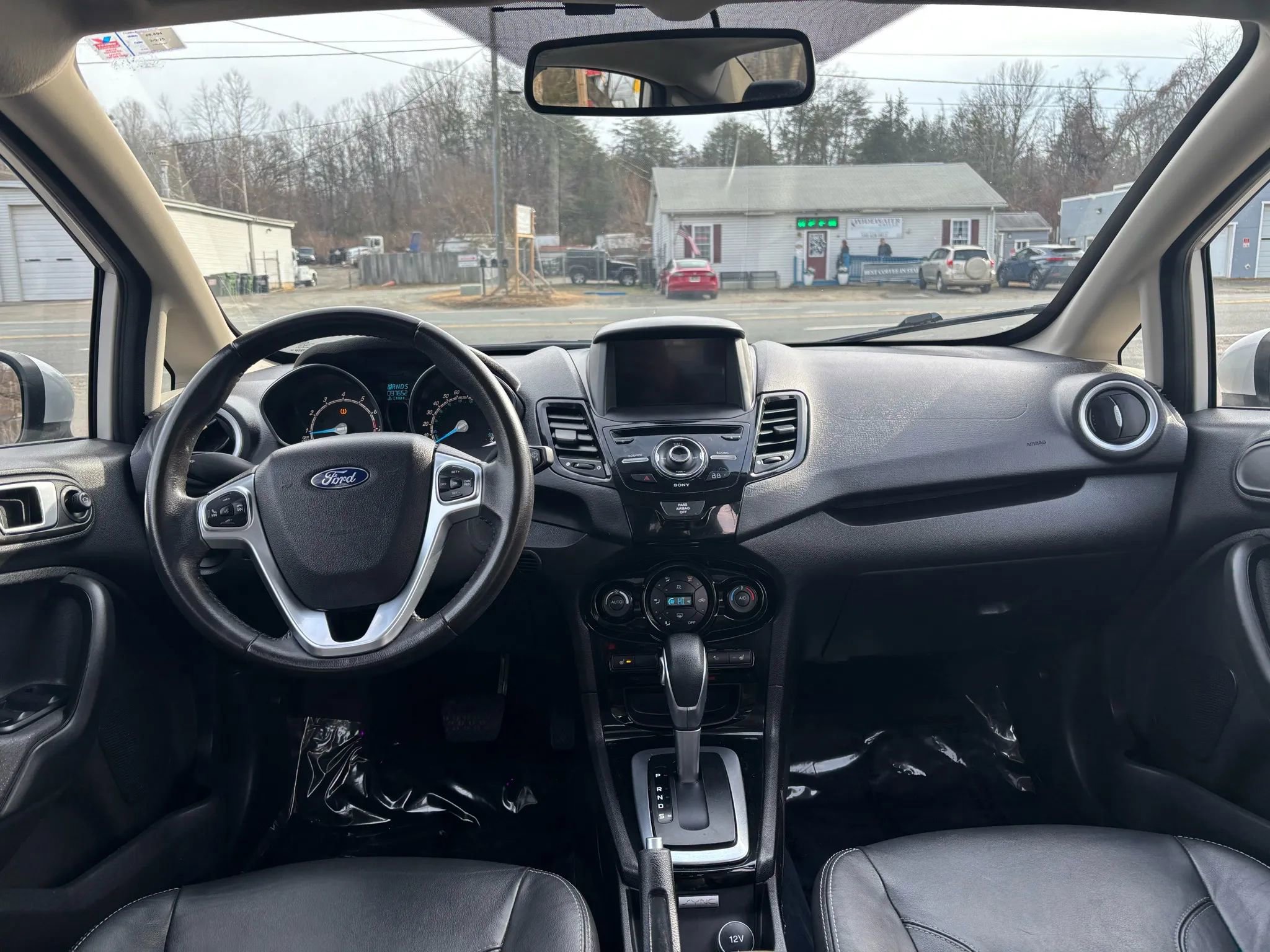 Used 2016 Ford Fiesta Titanium image 29