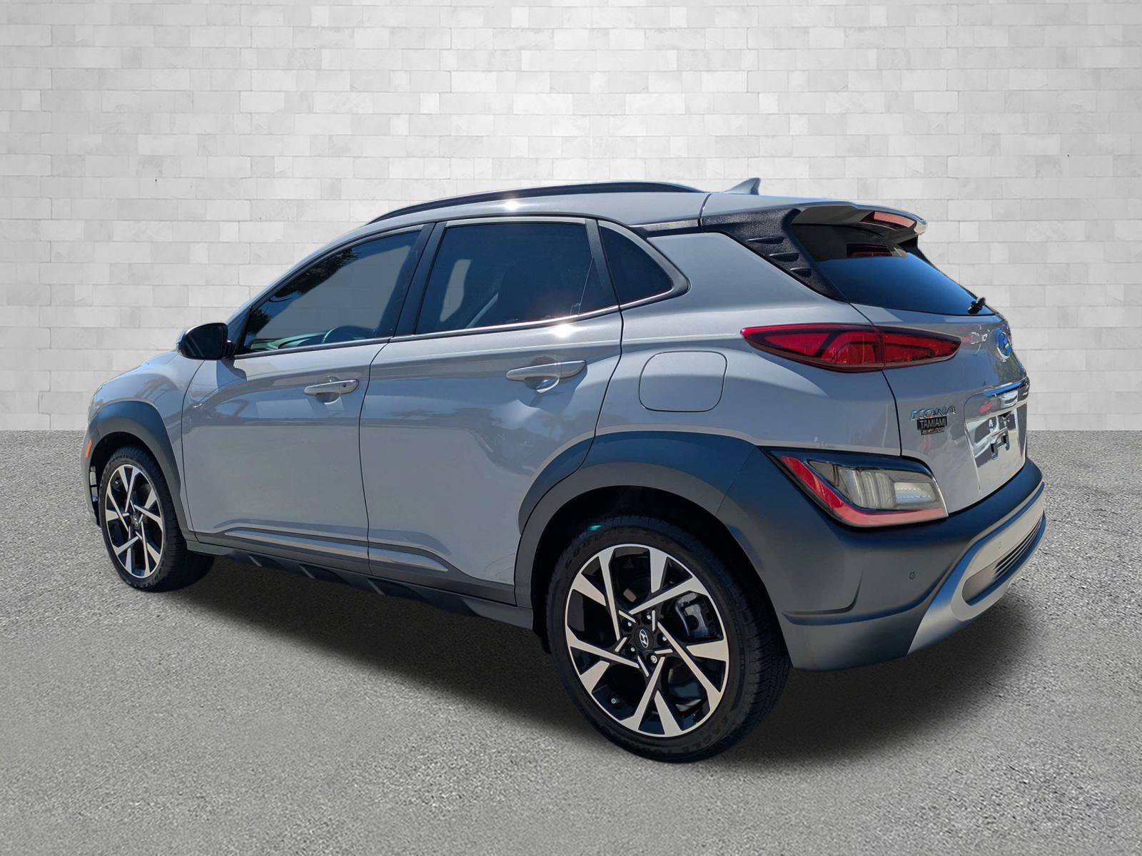 Certified 2023 Hyundai Kona Limited w/ Cargo Package FWD image 4