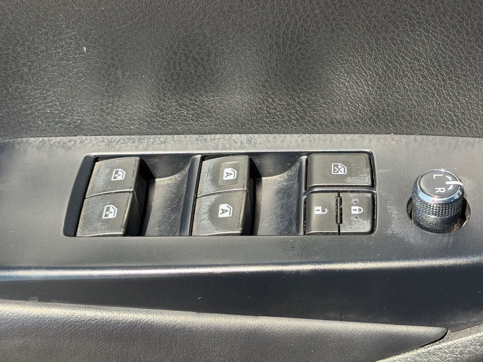 Used 2018 Toyota Highlander SE w/ Carpet Mat Package (TMS) AWD/4WD image 14