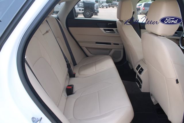 Used 2016 Jaguar XF Premium RWD image 12
